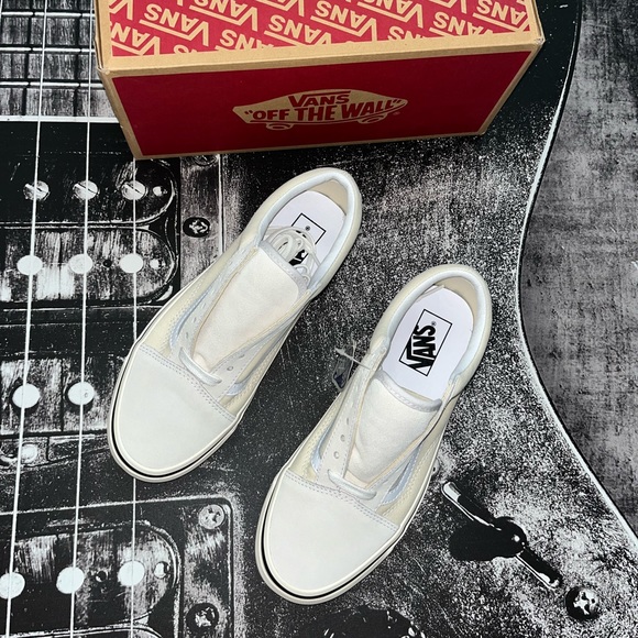 NIB Vans - Picture 9 of 12